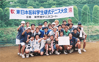 富士山の麓、東照館のテニスコートでテニス合宿や大会