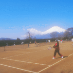 富士山の麓、東照館のテニスコートでテニス合宿や大会