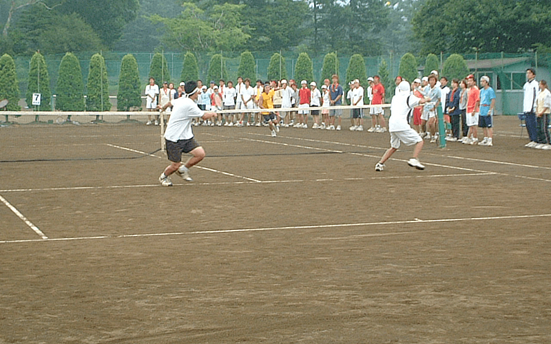 富士山の麓、東照館のテニスコートでテニス合宿や大会