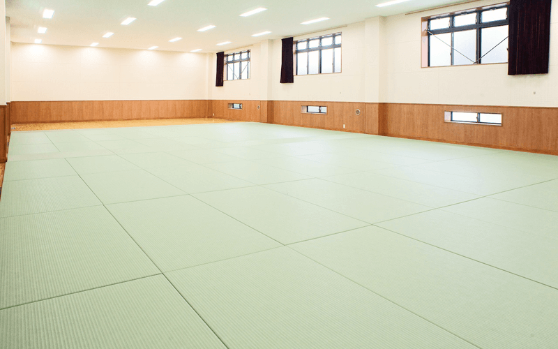 富士山の麓、東照館の体育館（武道場）で柔道や剣道、合気道、空手など格闘技スポーツ合宿