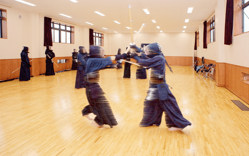 富士山の麓、東照館の武道場で柔道や剣道、空手、合気道など武道合宿