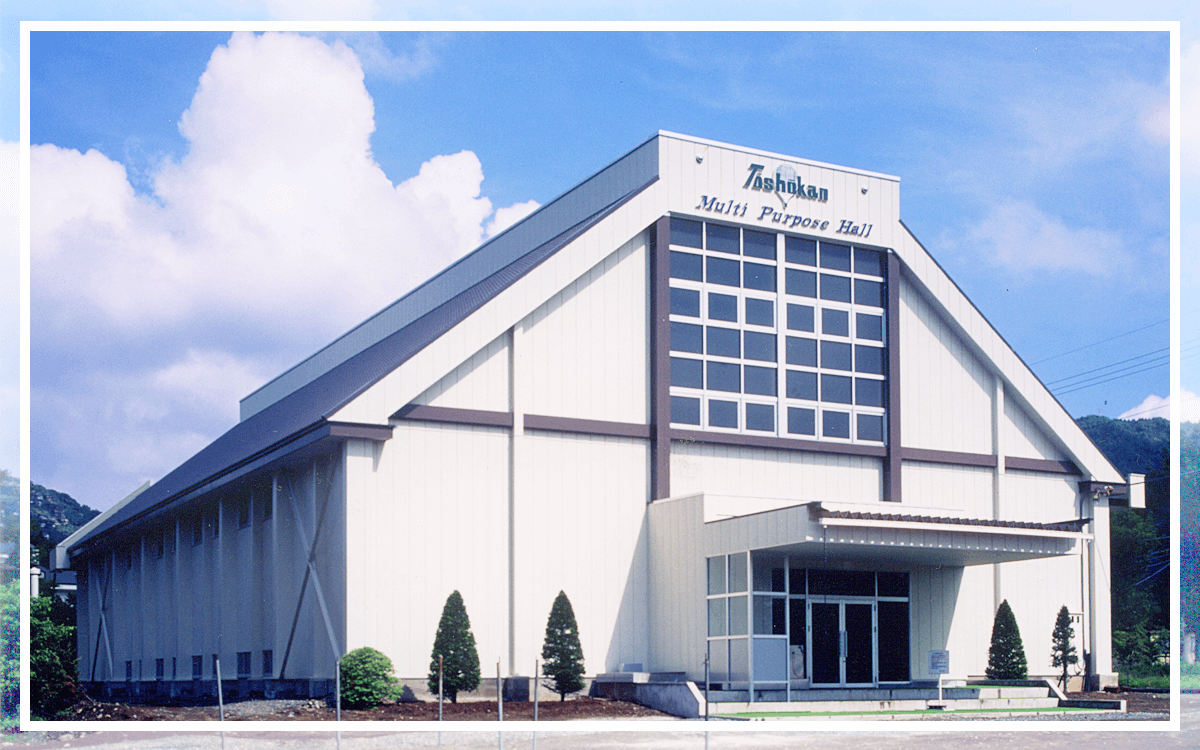 富士山の麓、東照館の体育館でバレーボールやバドミントン、バスケットボール、卓球などスポーツ合宿