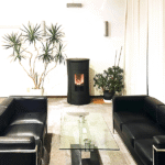 山中湖 東照館 暖炉を囲むミーティングスペース