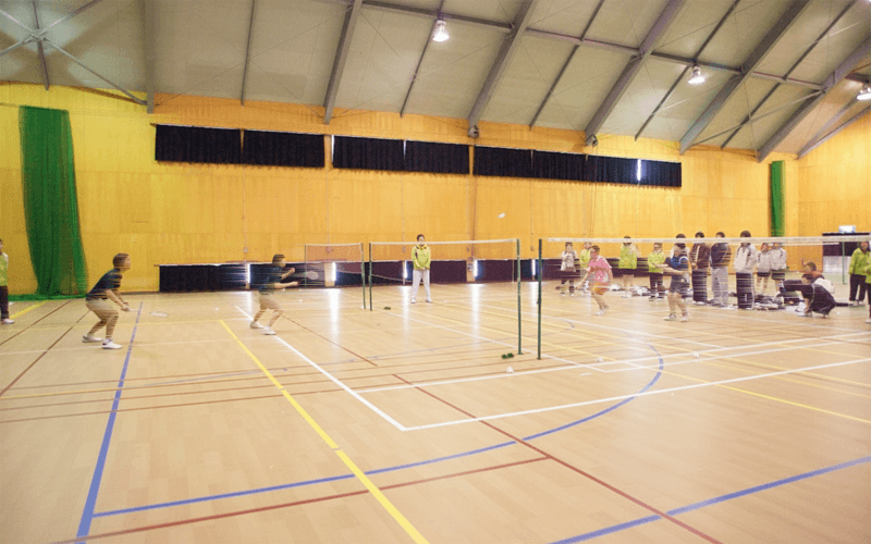 富士山の麓、東照館の体育館でバドミントン合宿