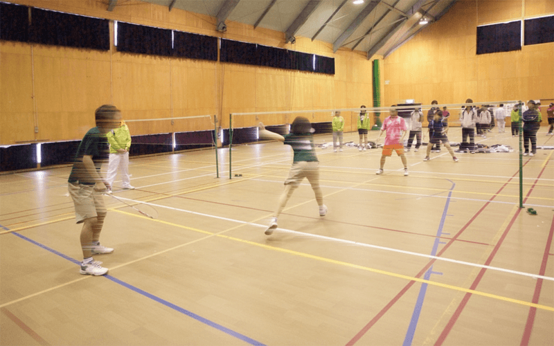 富士山の麓、東照館の体育館でバドミントン合宿